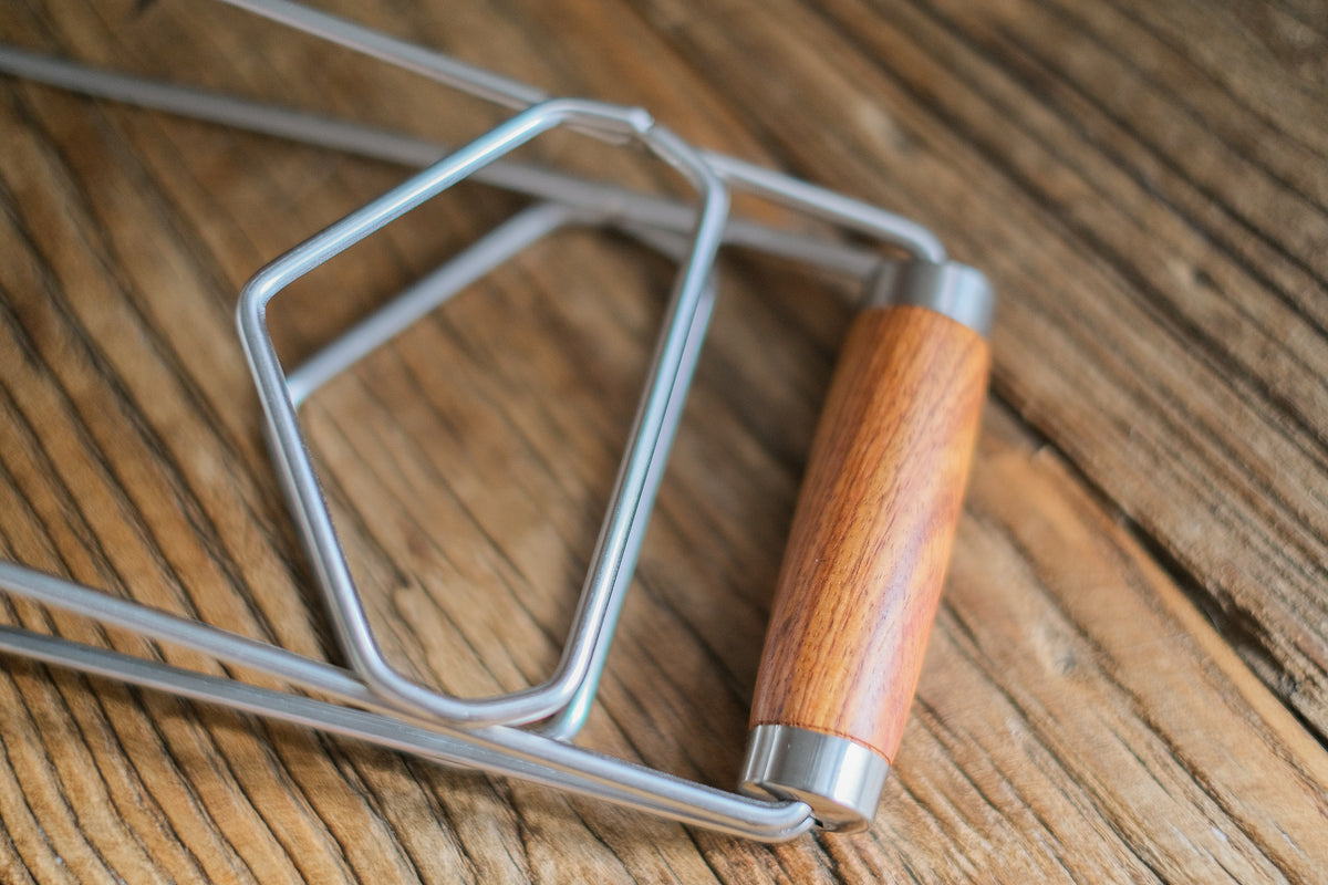 Hot plate lifter Petrichor Ceramics