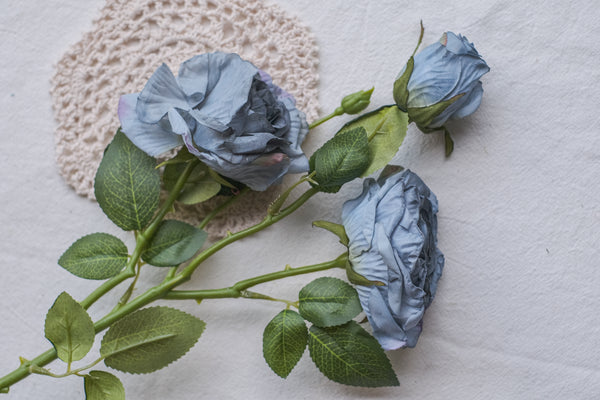 Artificial floral Roses in three