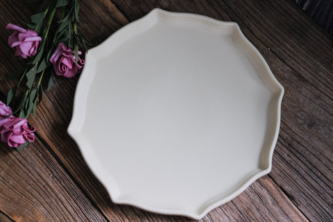 Display plate in ivory ceramic